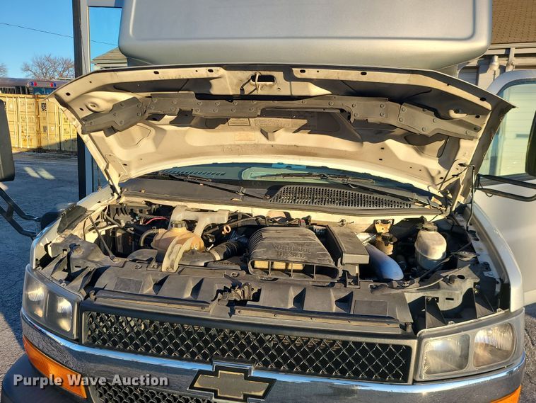 image for item DR7845 2016 Chevrolet Express  shuttle bus