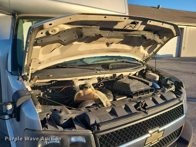 image for item DR7845 2016 Chevrolet Express  shuttle bus