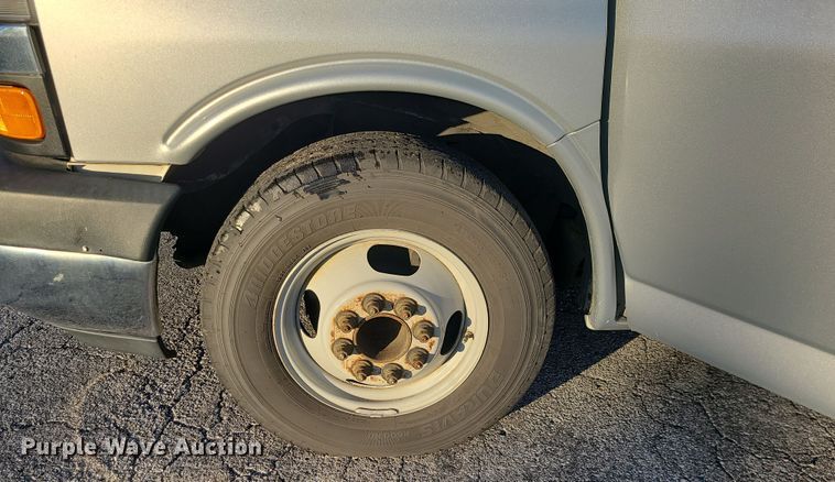 image for item DR7845 2016 Chevrolet Express  shuttle bus