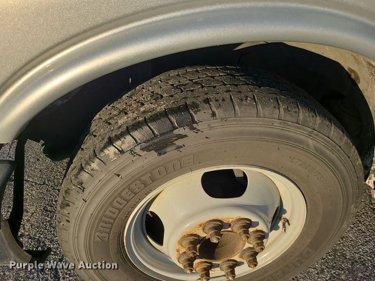 image for item DR7845 2016 Chevrolet Express  shuttle bus