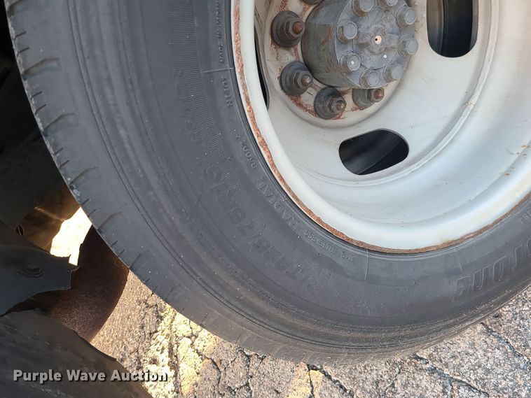 image for item DR7845 2016 Chevrolet Express  shuttle bus