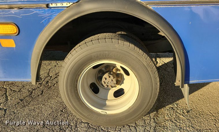 image for item DR7845 2016 Chevrolet Express  shuttle bus