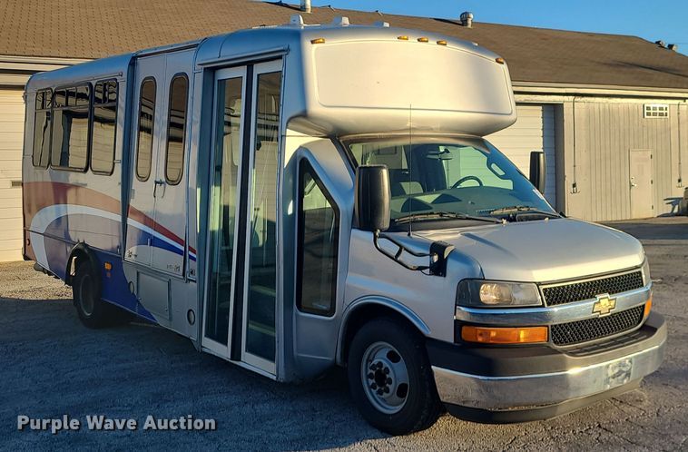 image for item DR7846 2016 Chevrolet Express  shuttle bus