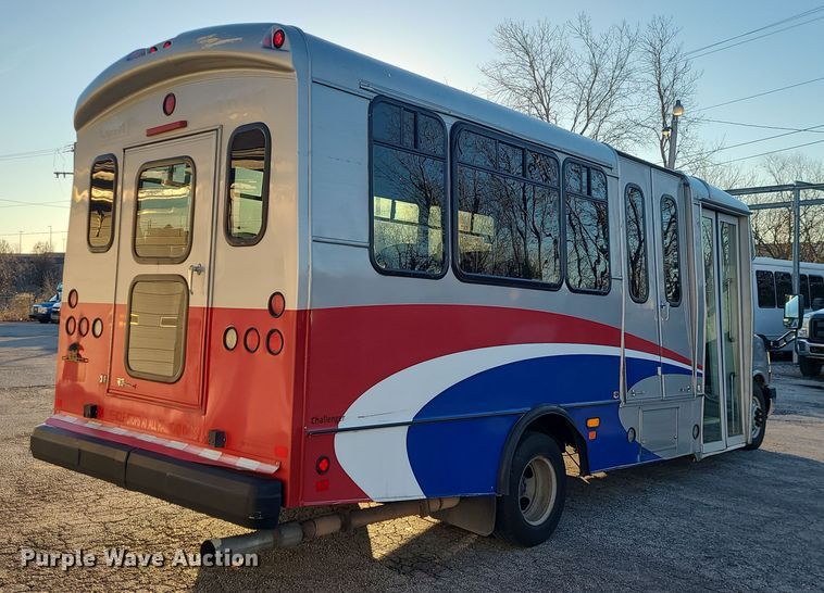 image for item DR7846 2016 Chevrolet Express  shuttle bus