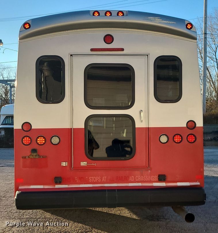 image for item DR7846 2016 Chevrolet Express  shuttle bus