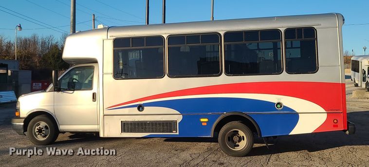 image for item DR7846 2016 Chevrolet Express  shuttle bus