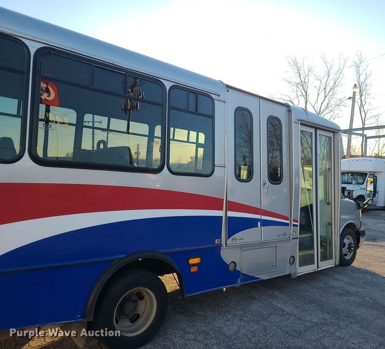 image for item DR7846 2016 Chevrolet Express  shuttle bus