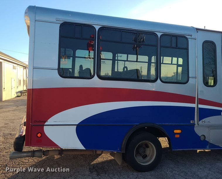 image for item DR7846 2016 Chevrolet Express  shuttle bus