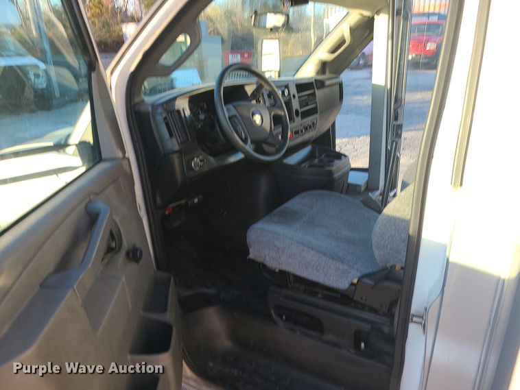 image for item DR7846 2016 Chevrolet Express  shuttle bus