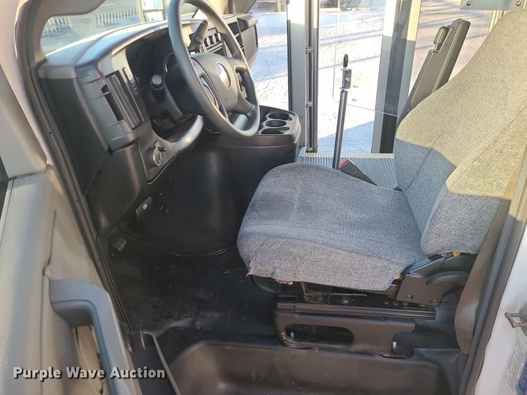 image for item DR7846 2016 Chevrolet Express  shuttle bus