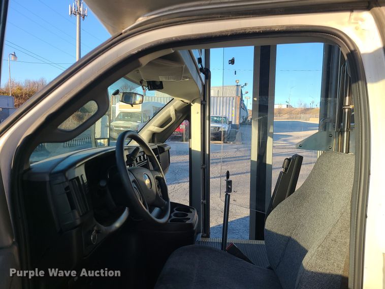 image for item DR7846 2016 Chevrolet Express  shuttle bus