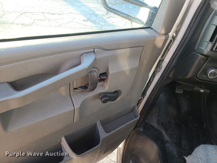 image for item DR7846 2016 Chevrolet Express  shuttle bus