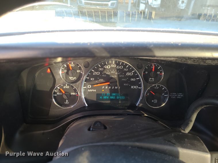 image for item DR7846 2016 Chevrolet Express  shuttle bus