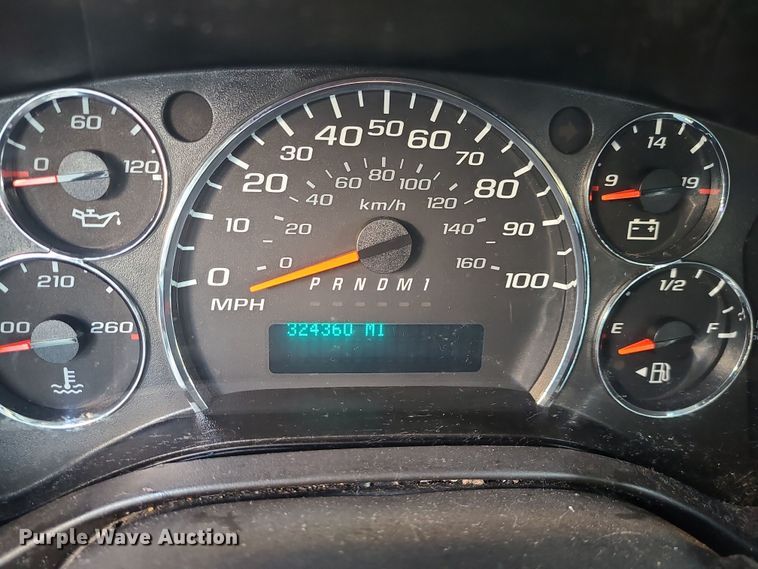 image for item DR7846 2016 Chevrolet Express  shuttle bus