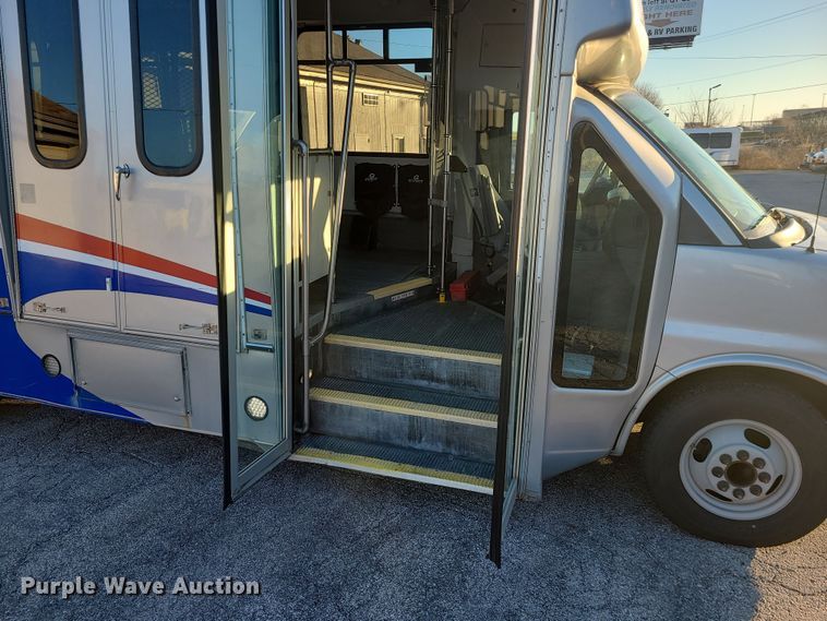 image for item DR7846 2016 Chevrolet Express  shuttle bus