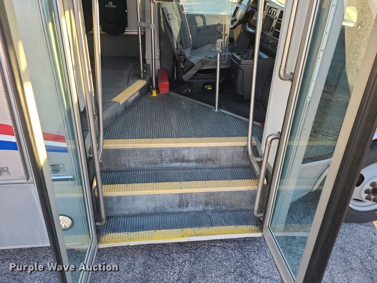 image for item DR7846 2016 Chevrolet Express  shuttle bus