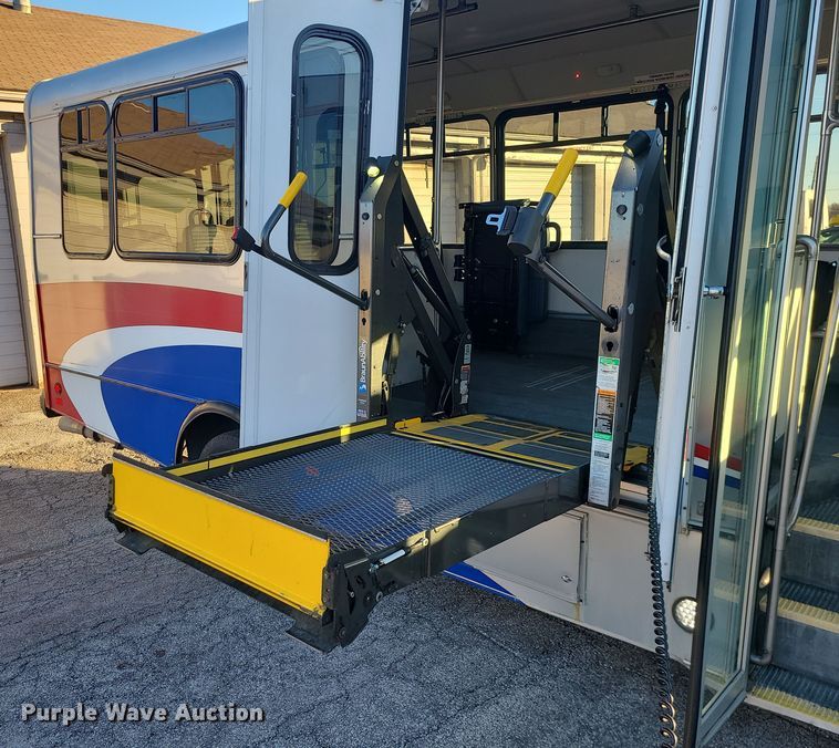 image for item DR7846 2016 Chevrolet Express  shuttle bus