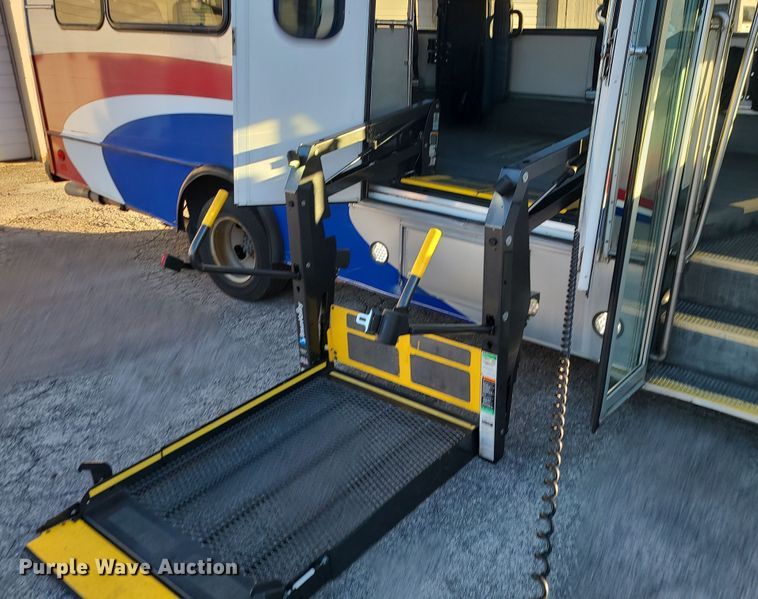 image for item DR7846 2016 Chevrolet Express  shuttle bus