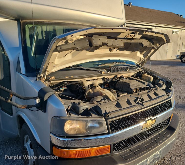 image for item DR7846 2016 Chevrolet Express  shuttle bus