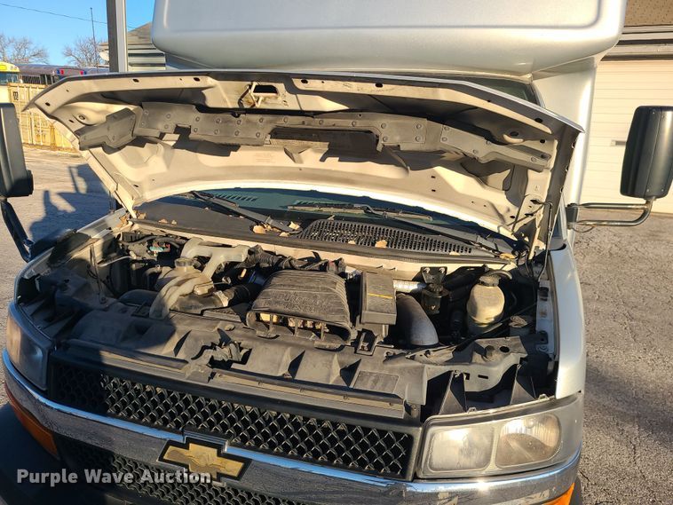 image for item DR7846 2016 Chevrolet Express  shuttle bus