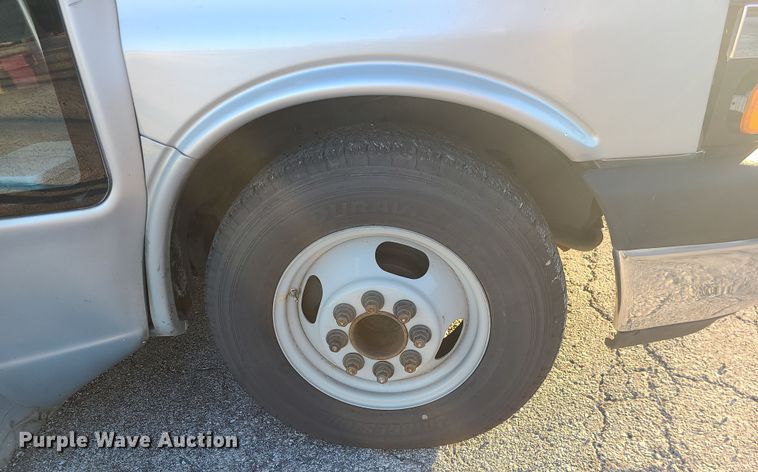 image for item DR7846 2016 Chevrolet Express  shuttle bus