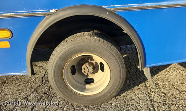 image for item DR7846 2016 Chevrolet Express  shuttle bus