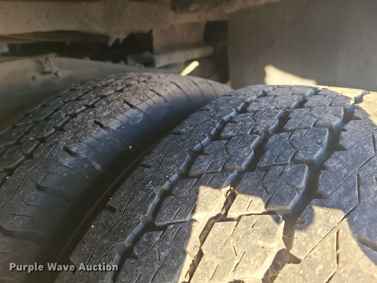 image for item DR7846 2016 Chevrolet Express  shuttle bus