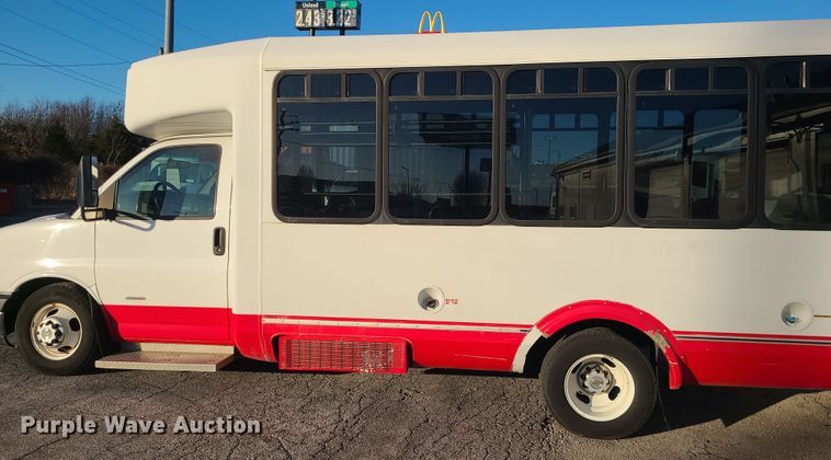 image for item DR7847 2013 Chevrolet Express  shuttle bus