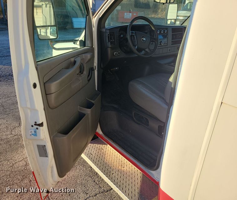 image for item DR7847 2013 Chevrolet Express  shuttle bus