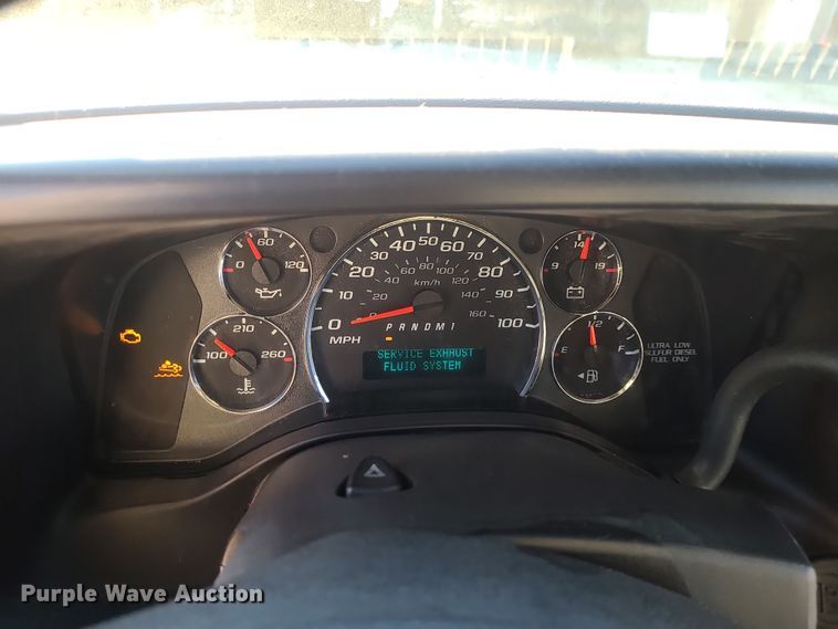 image for item DR7847 2013 Chevrolet Express  shuttle bus