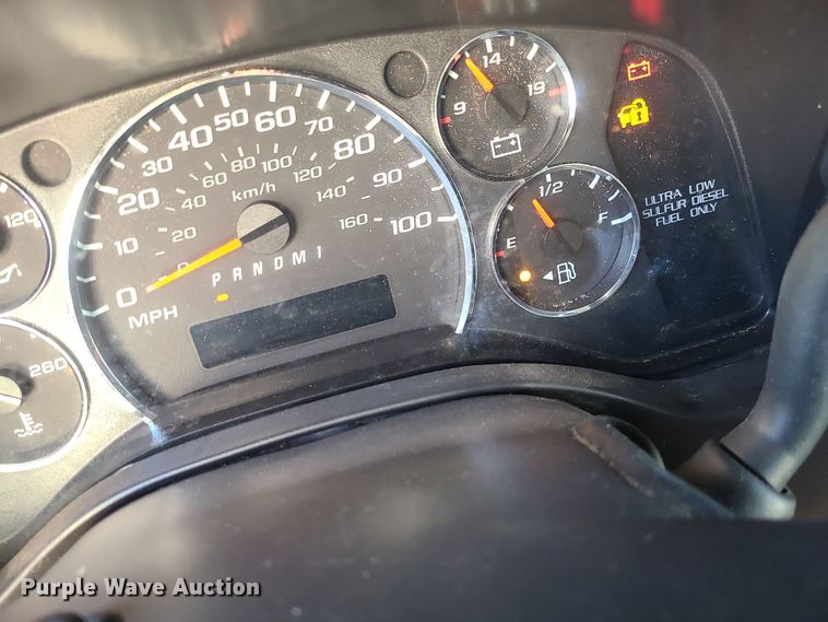 image for item DR7847 2013 Chevrolet Express  shuttle bus