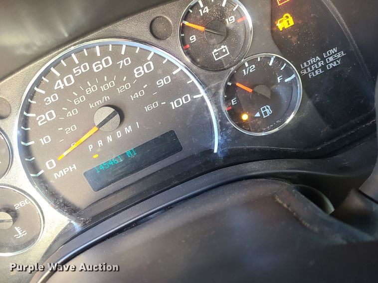 image for item DR7847 2013 Chevrolet Express  shuttle bus