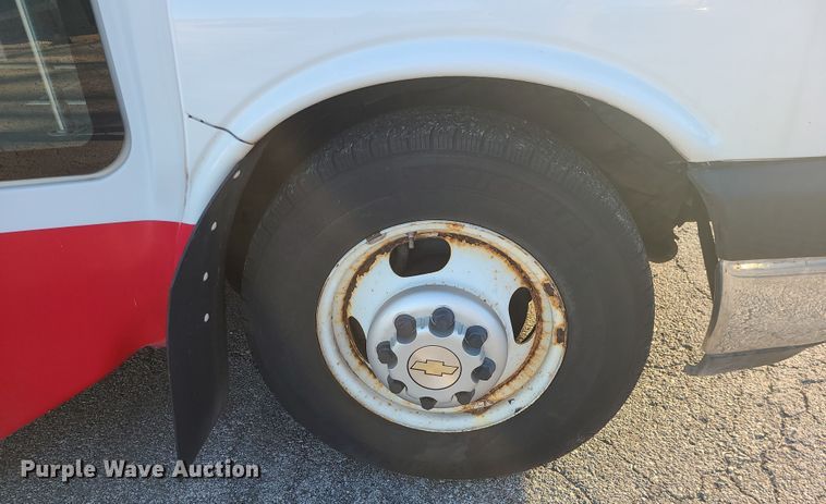 image for item DR7847 2013 Chevrolet Express  shuttle bus