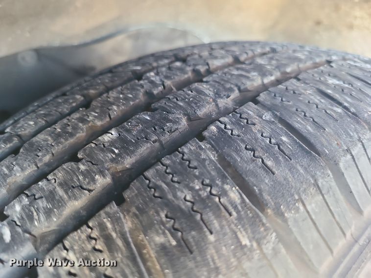 image for item DR7847 2013 Chevrolet Express  shuttle bus