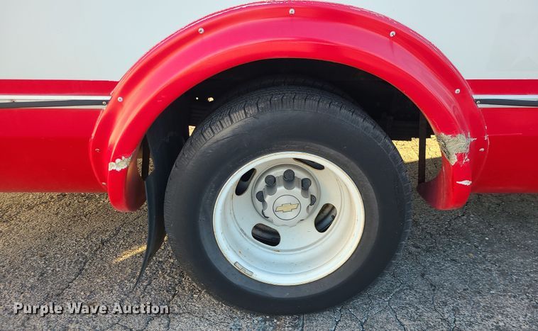 image for item DR7847 2013 Chevrolet Express  shuttle bus