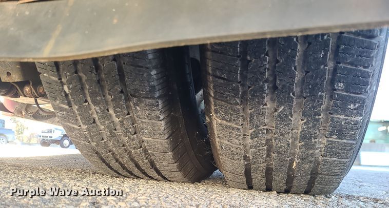 image for item DR7847 2013 Chevrolet Express  shuttle bus