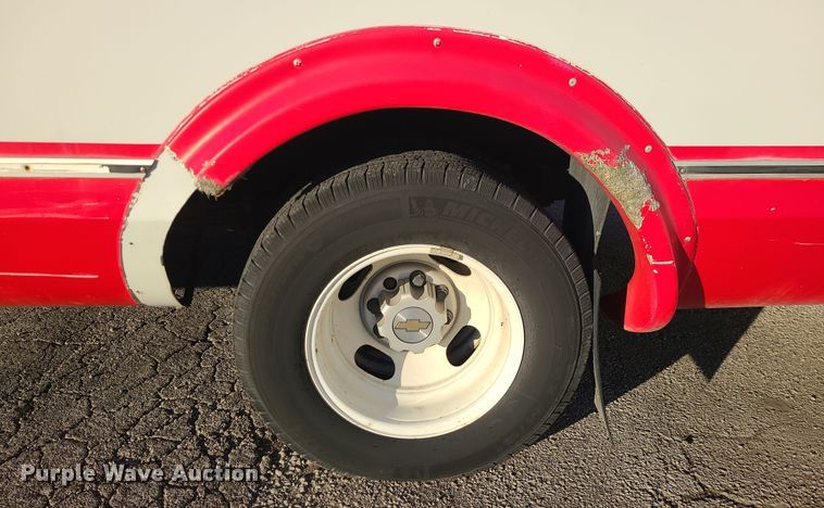 image for item DR7847 2013 Chevrolet Express  shuttle bus