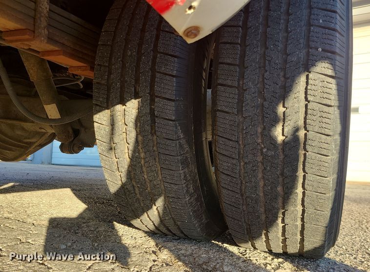 image for item DR7847 2013 Chevrolet Express  shuttle bus