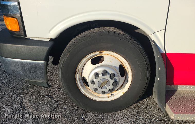 image for item DR7847 2013 Chevrolet Express  shuttle bus