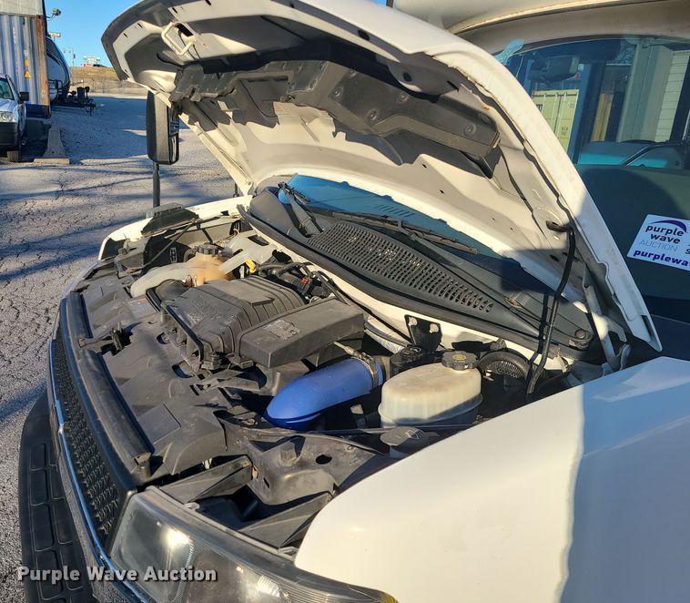 image for item DR7847 2013 Chevrolet Express  shuttle bus