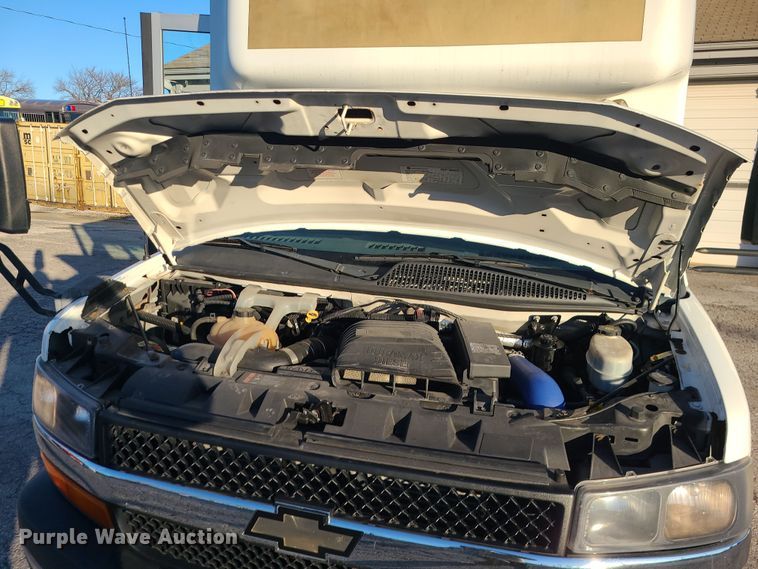 image for item DR7847 2013 Chevrolet Express  shuttle bus