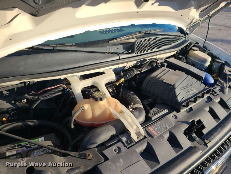 image for item DR7847 2013 Chevrolet Express  shuttle bus