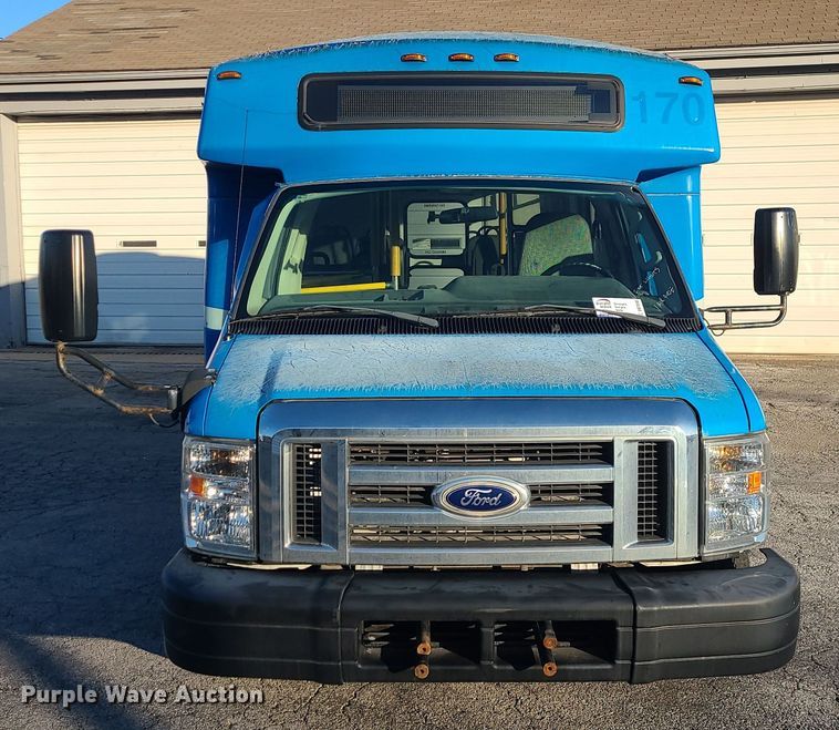image for item DR7848 2015 Ford E450  shuttle bus