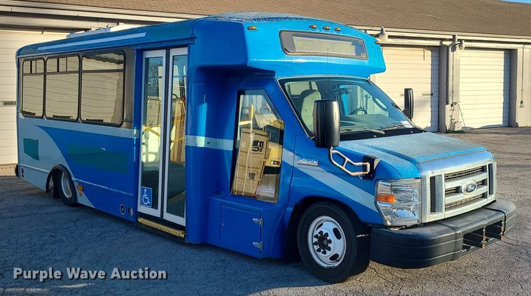 image for item DR7848 2015 Ford E450  shuttle bus