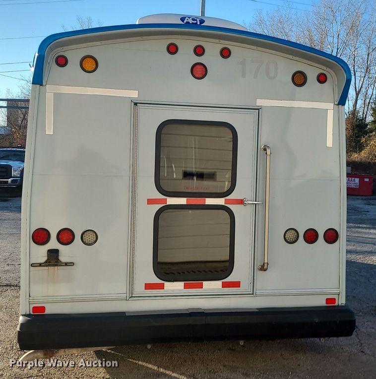 image for item DR7848 2015 Ford E450  shuttle bus