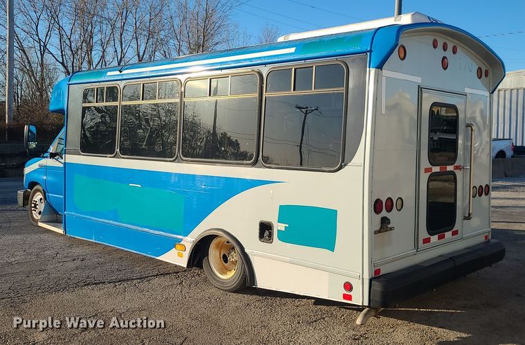 image for item DR7848 2015 Ford E450  shuttle bus