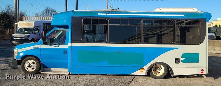 image for item DR7848 2015 Ford E450  shuttle bus