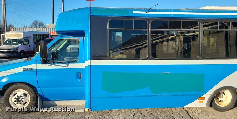 image for item DR7848 2015 Ford E450  shuttle bus