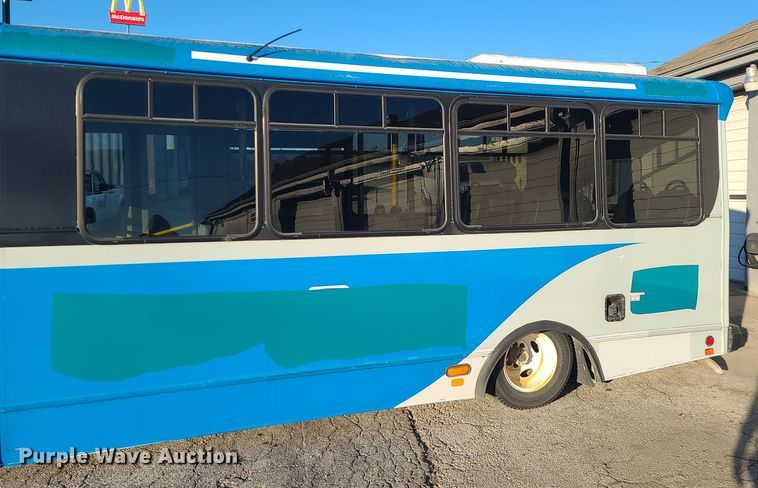 image for item DR7848 2015 Ford E450  shuttle bus