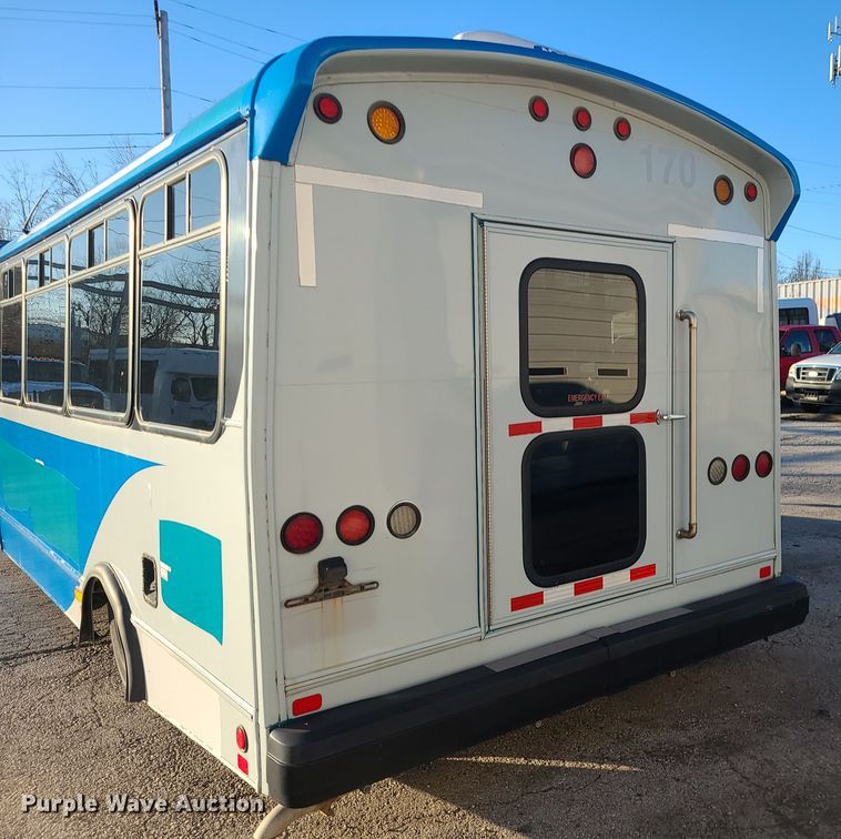 image for item DR7848 2015 Ford E450  shuttle bus